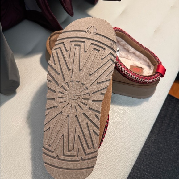 Ugg Platform Tazz Slippers. Womens, Size 9 - Picture 4 of 5